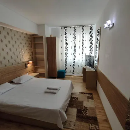 Апартаменти Easystay Flats *