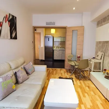 Easystay Flats Апартаменти *